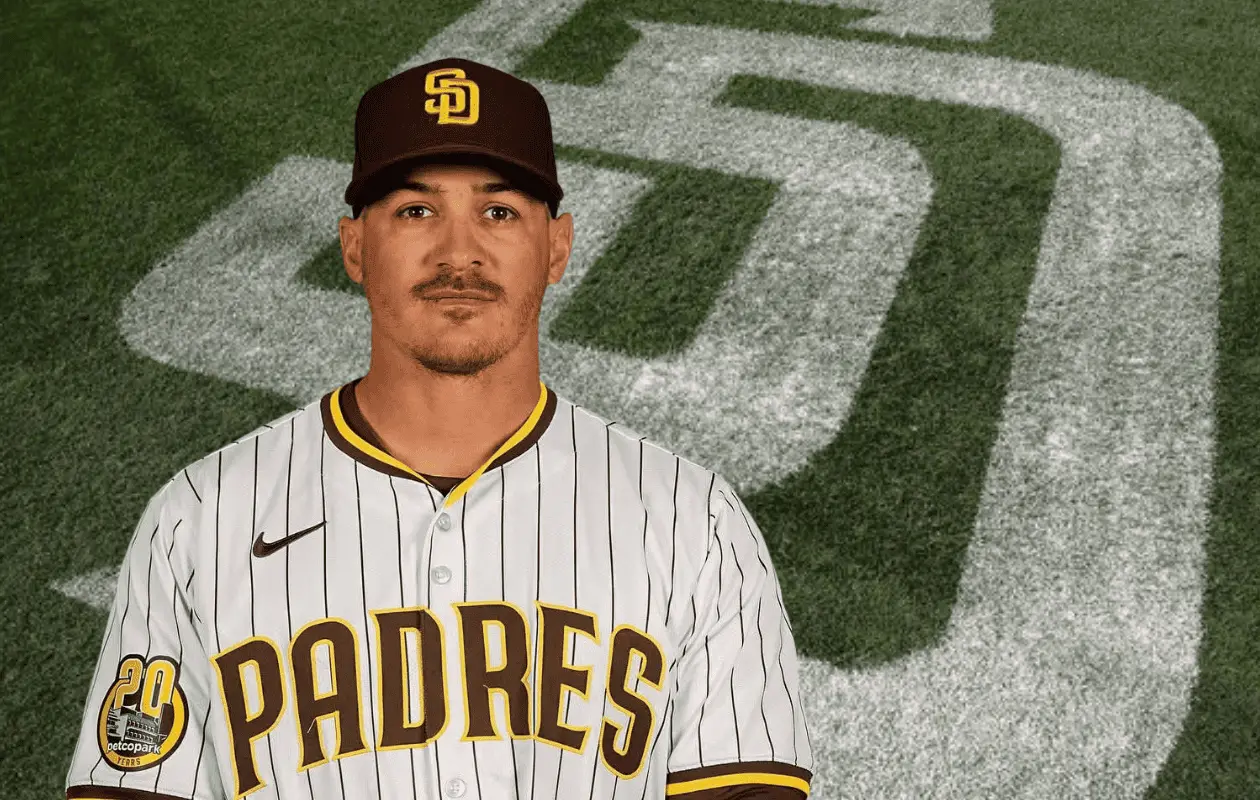 ICE detiene a Oswaldo Pirela, coordinador de receptores de Padres de San Diego