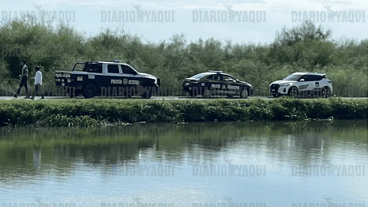Cae camioneta al Canal Bajo