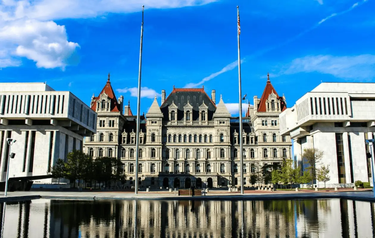 FBI detiene a mujer por presunto plan para atacar con bomba el Capitolio de Nueva York
