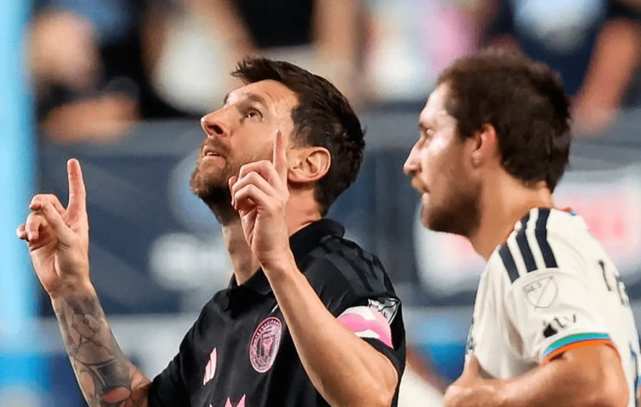 Messi marca su primer gol tras la muerte de su padre y lo dedica al cielo