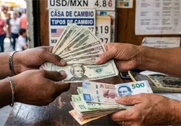 Peso mexicano pierde terreno frente al dólar