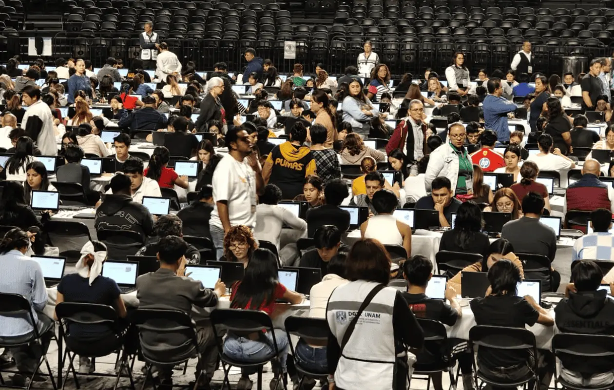 UNAM detecta 22 intentos de trampa con IA, celulares y cámaras en examen presencial
