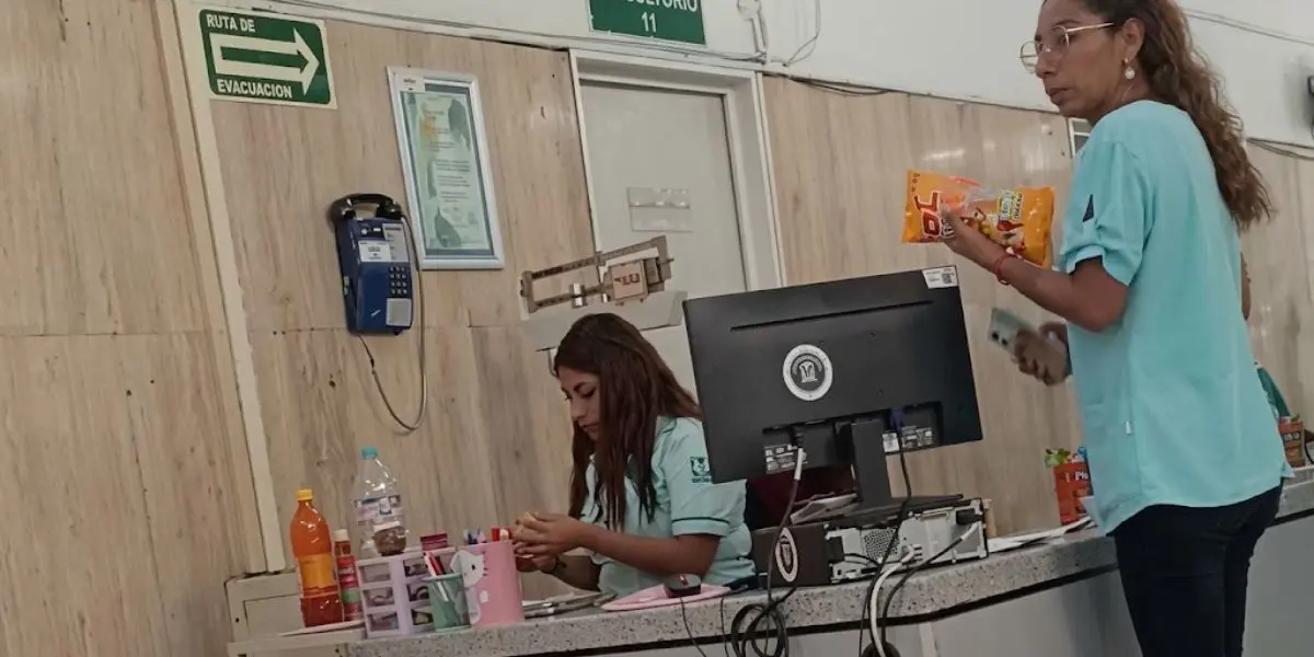 Las imágenes provocaron comentarios entre usuarios, quienes cuestionaron la conducta del personal y pidieron conocer las circunstancias detrás de la escena.