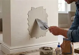 Mezclar cemento con pegamento blanco puede ser útil para reparar grietas en casa: así se prepara