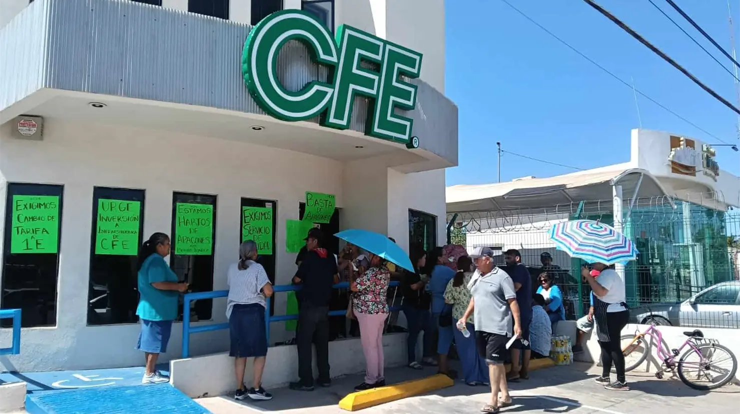 Toman oficinas de la CFE en Villa Juárez