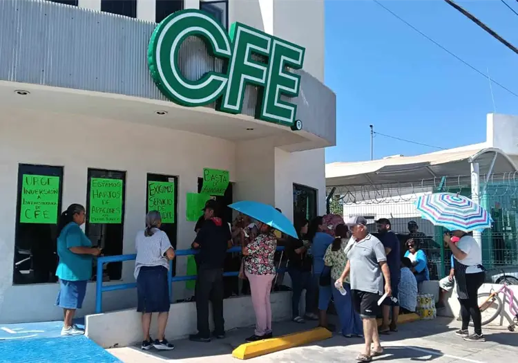 Toman oficinas de la CFE en Villa Juárez