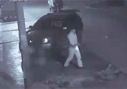 VIDEO | Hombre mata a adulto mayor tras descubrir que su esposa lo engañaba con él