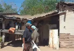 Viven con temor en frágiles viviendas Viven con temor en frágiles viviendas