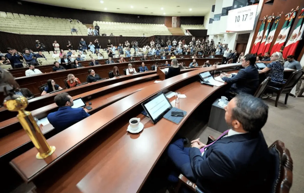 Congreso de Sinaloa define este domingo quién suplirá a Rocha Moya