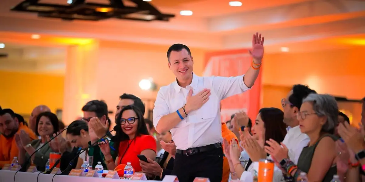 El legislador sostuvo un encuentro con integrantes de la estructura emecista durante su visita a Hermosillo, donde abordó temas relacionados con el trabajo político. Fotos/Facebook: Luis Donaldo Colosio