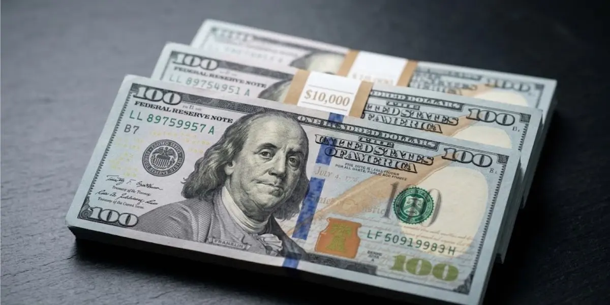 El peso mexicano mantiene una posición favorable frente al dólar, mientras las cotizaciones bancarias permanecen como referencia durante este domingo.