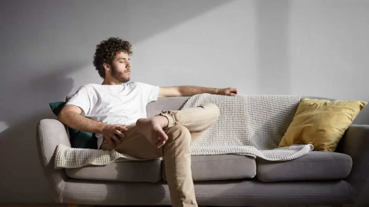 ¿Siempre te sientas en el mismo lugar? Esto podría revelar este hábito sobre tu personalidad, según la psicología