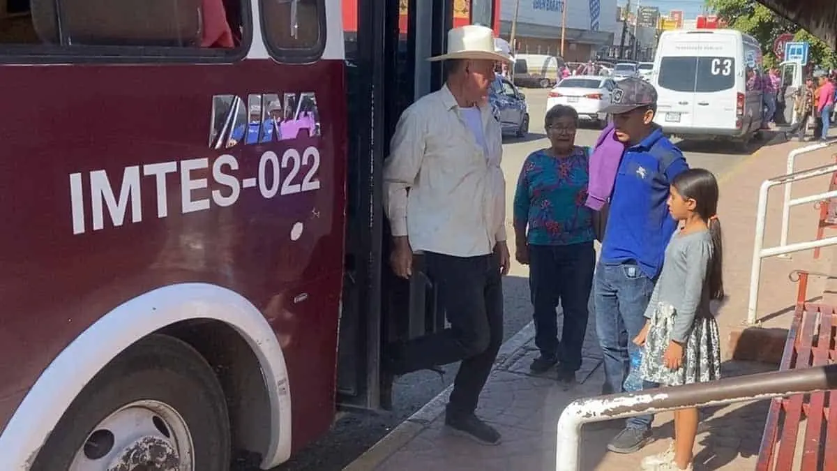 Piden más camiones ante el regreso a clases en Navojoa