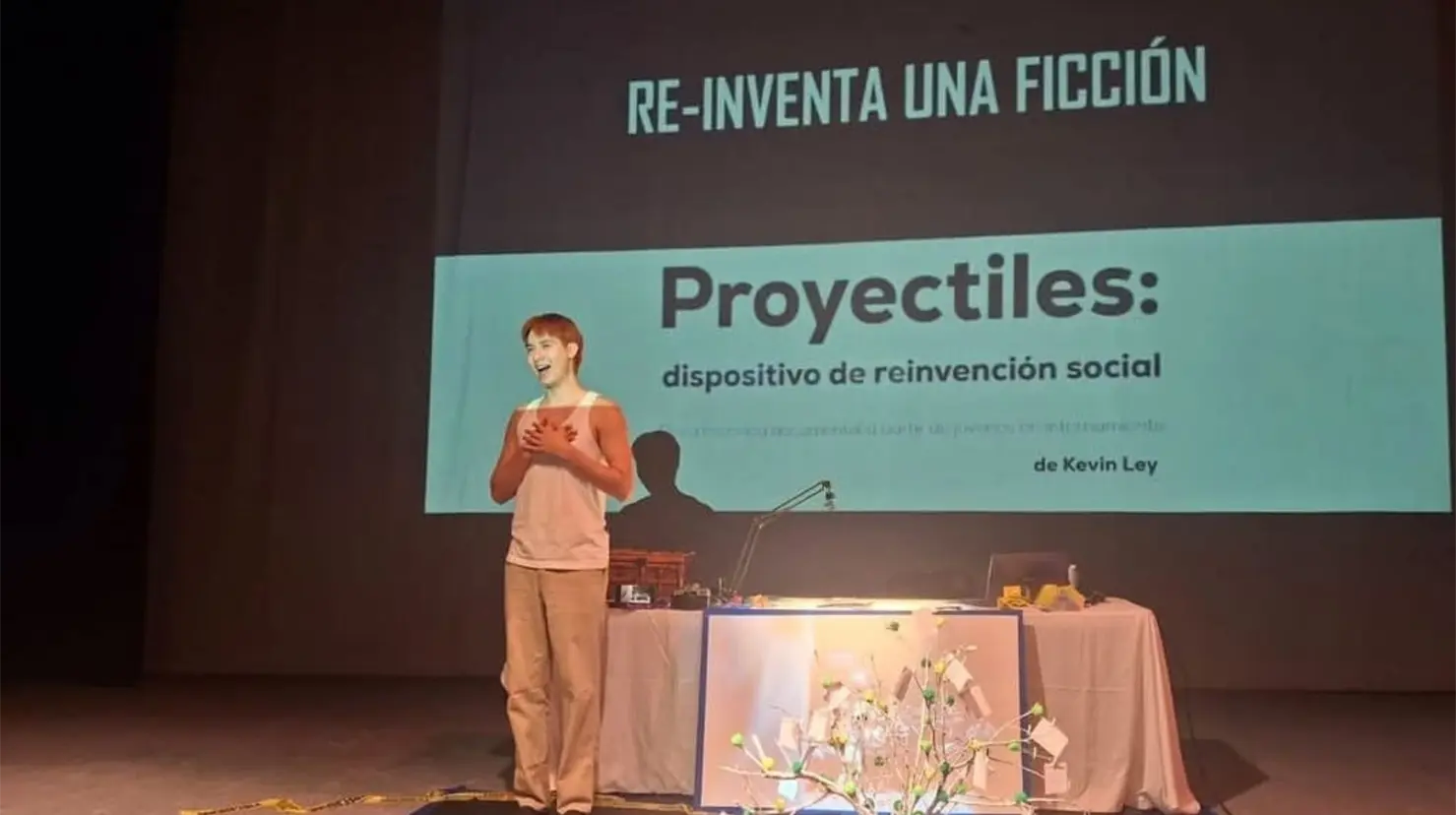 Kevin Ley triunfa con su obra Proyectiles en el Teatro Morelos de Aguascalientes