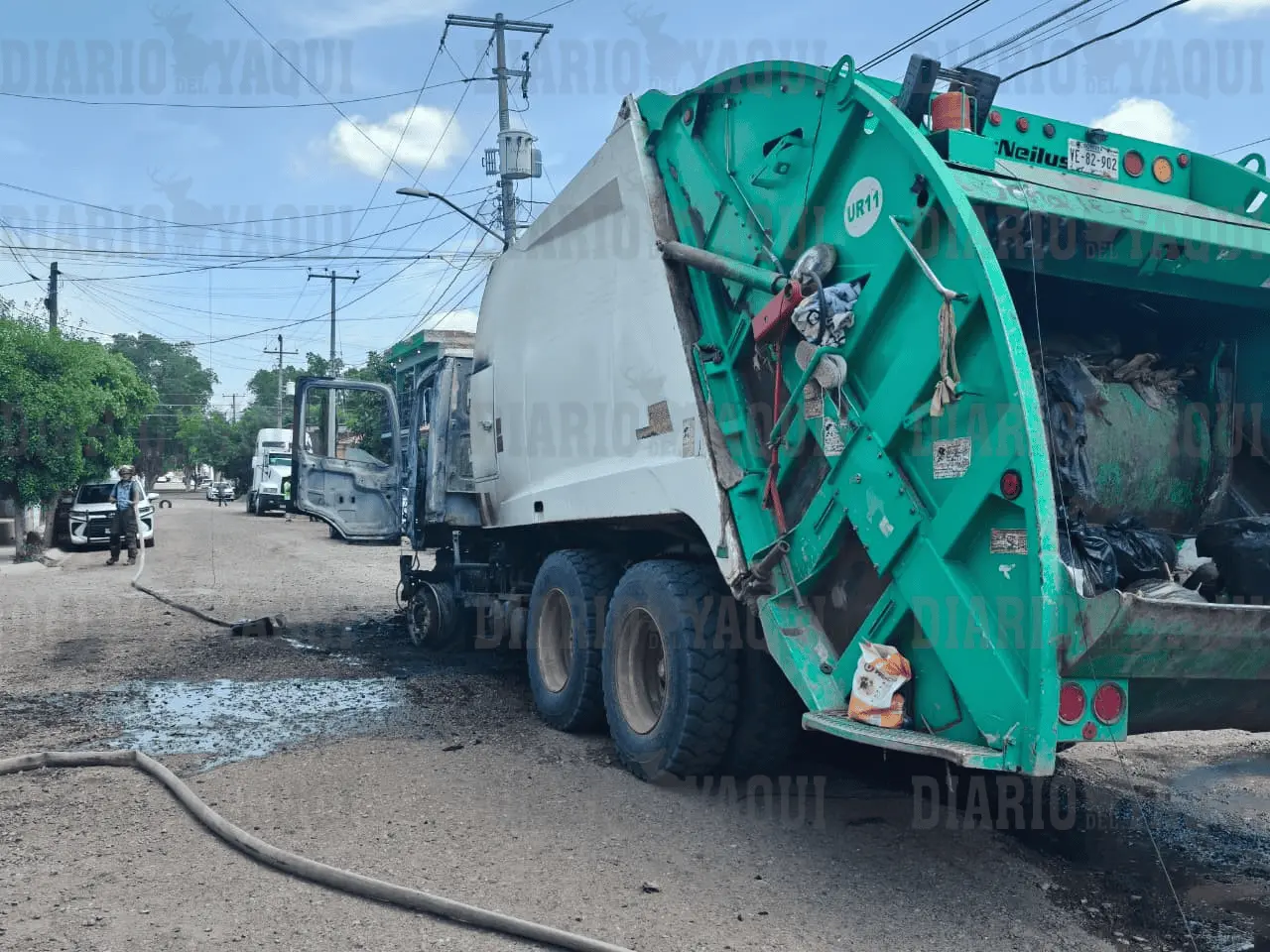 Arde camión recolector de basura en Villa Bonita