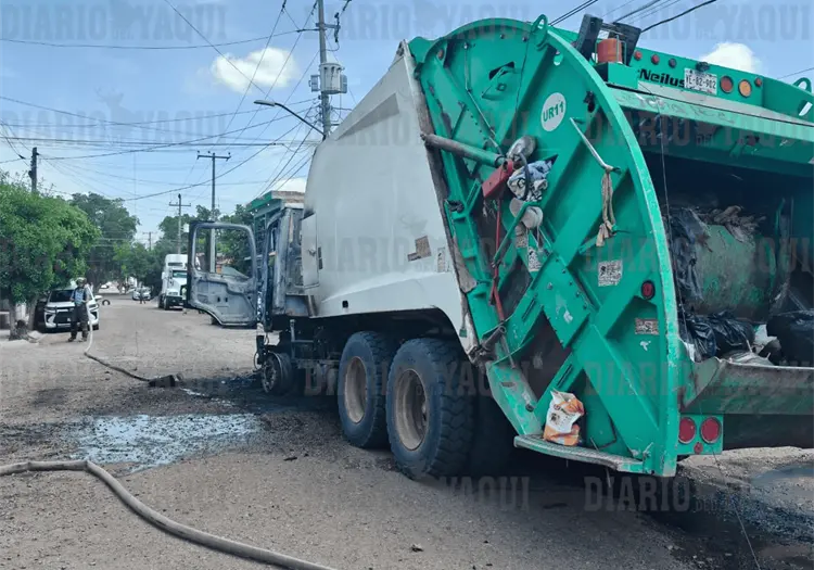 Arde camión recolector de basura en Villa Bonita