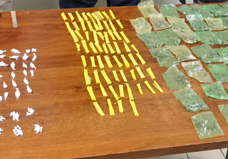 Decomisan mochila cargada de droga en Nogales