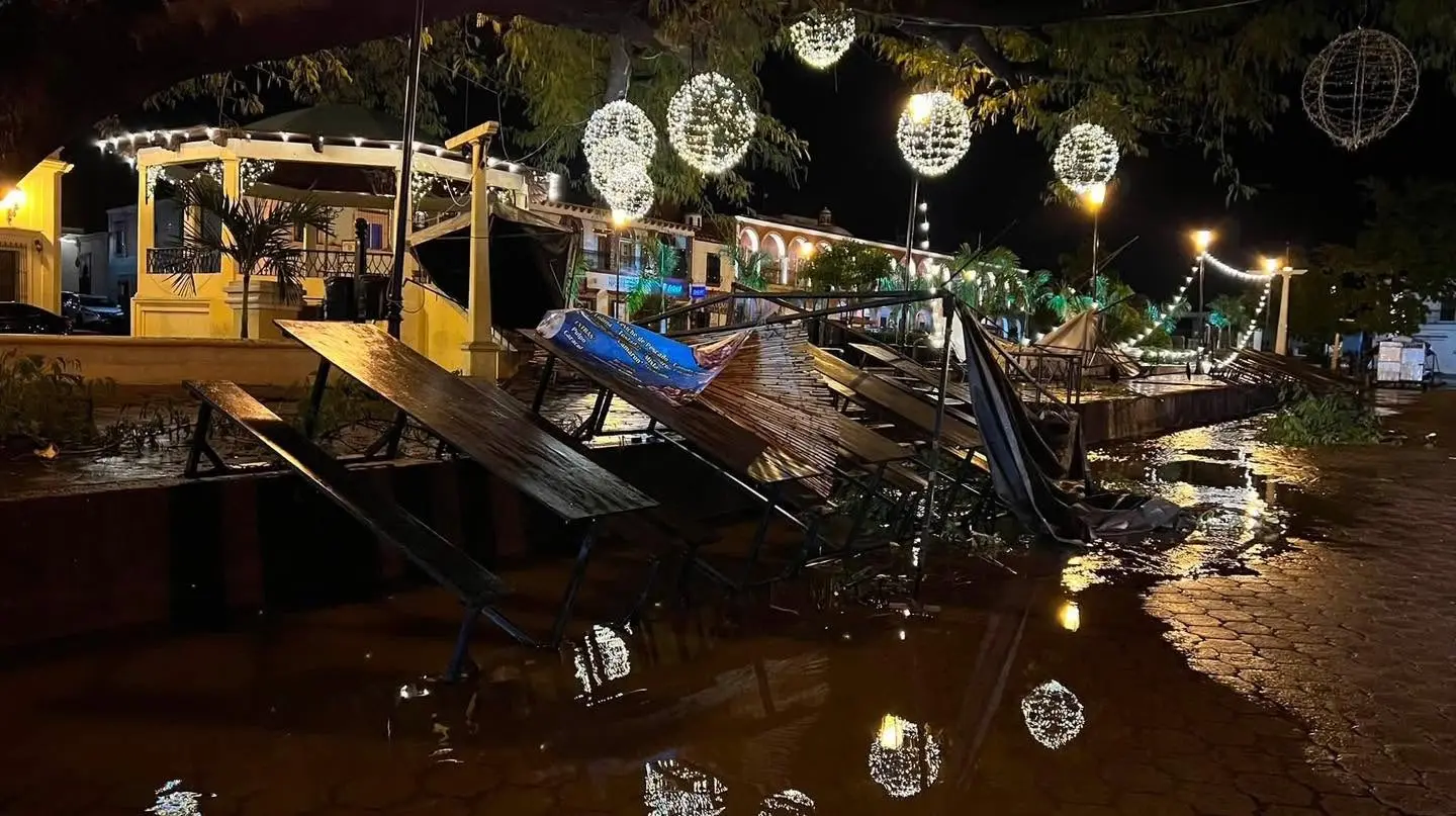 Tormenta sacude el Centro Histórico de Álamos y deja daños a comercios
