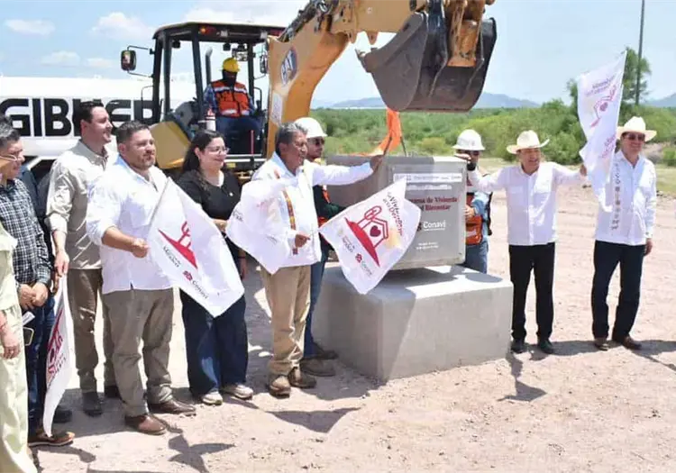 Colocan primera piedra de Viviendas Bienestar