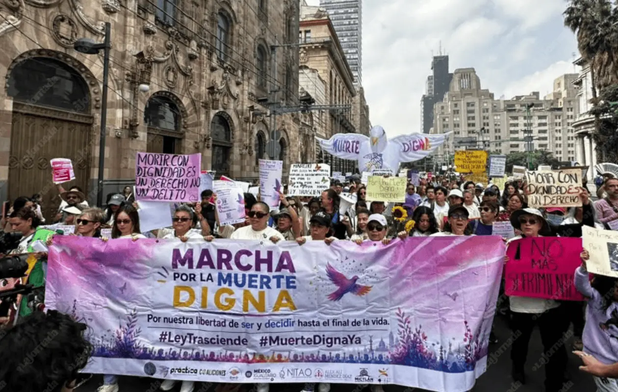 Marcha por la eutanasia reúne a pacientes con enfermedades incurables en CDMX