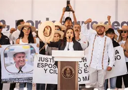 Grecia Quiroz acusa presiones tras petición de Fiscalía por celulares de Carlos Manzo Grecia Quiroz acusa presiones tras petición de Fiscalía por celulares de Carlos Manzo