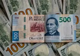 Peso mexicano se mantiene cerca de las 17 unidades por dólar