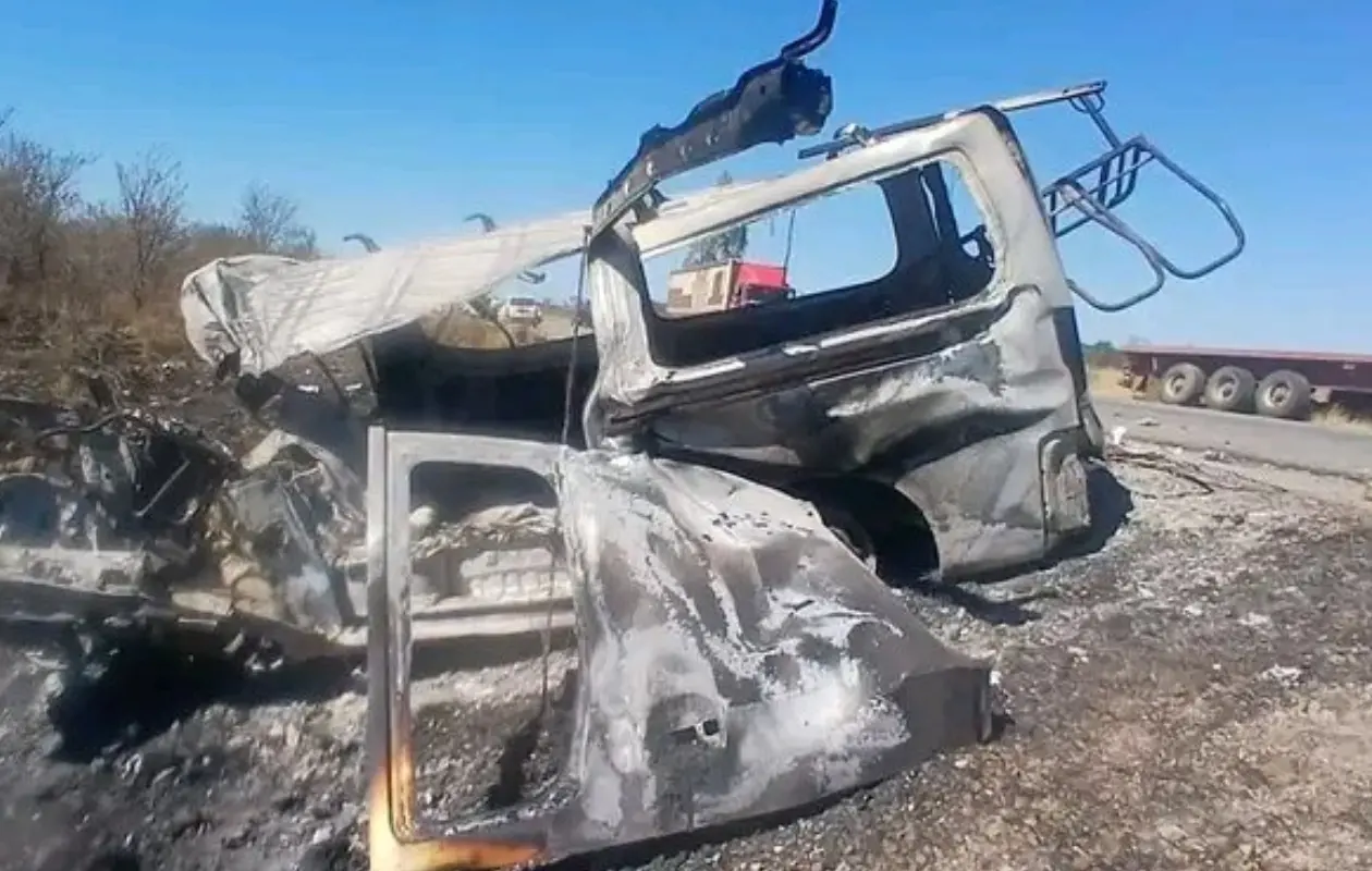 Accidente en Zimbabue deja 27 muertos tras choque frontal entre microbús y camión