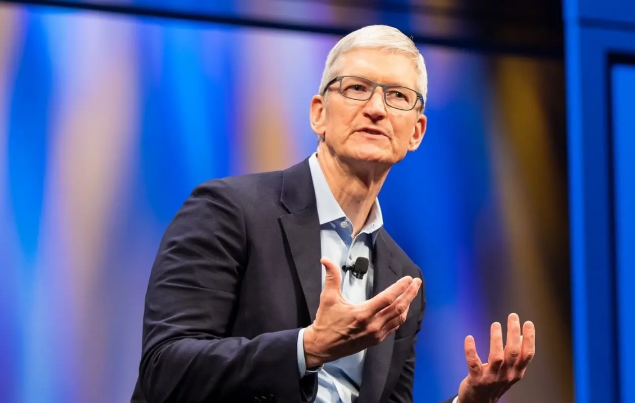 Tim Cook deja la dirección de Apple tras 15 años al frente de la compañía