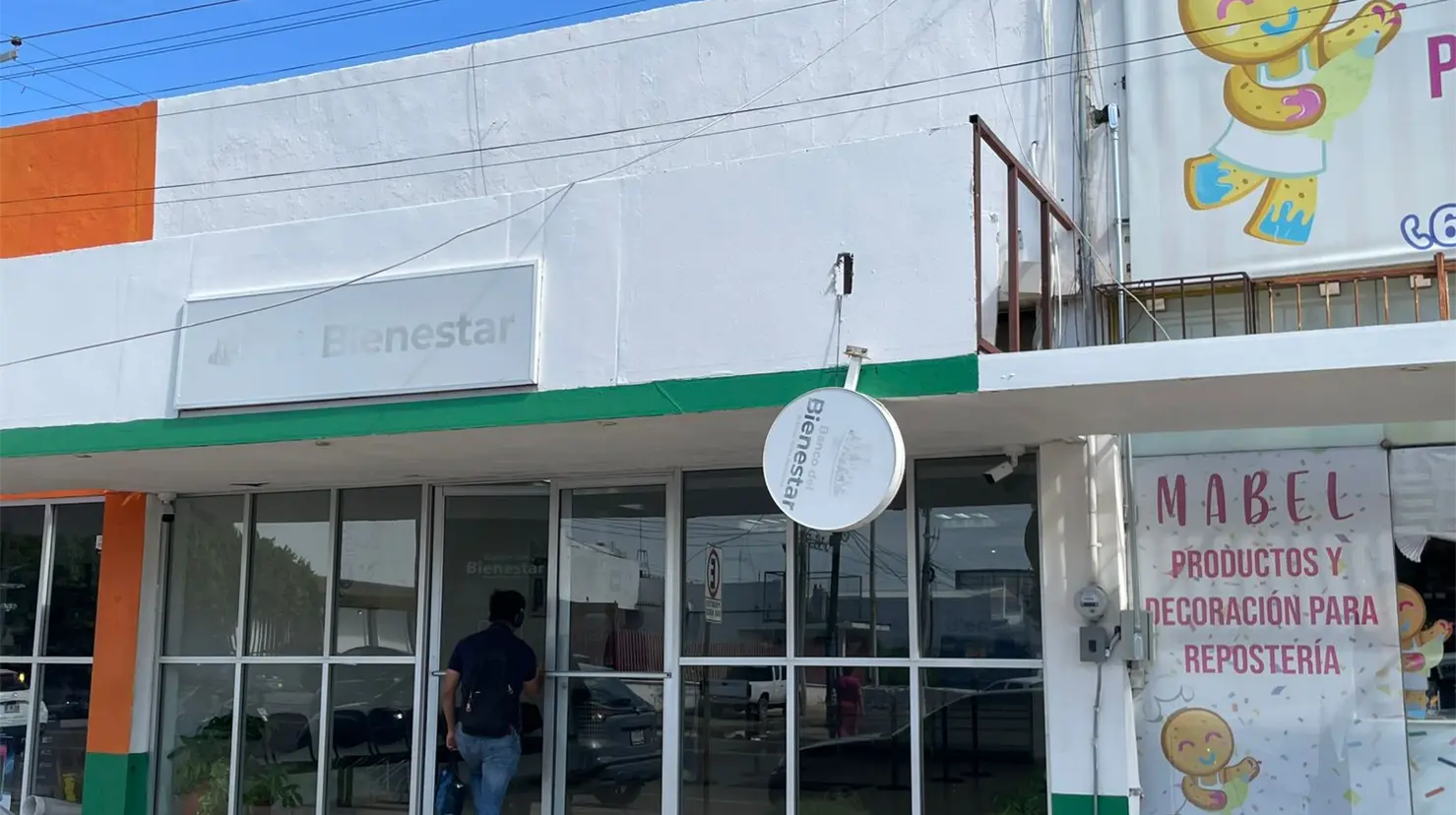 Los jóvenes y sus familias pueden disponer de los recursos en el Banco del Bienestar, los cajeros automáticos o pagar en cualquier establecimiento que tenga terminal