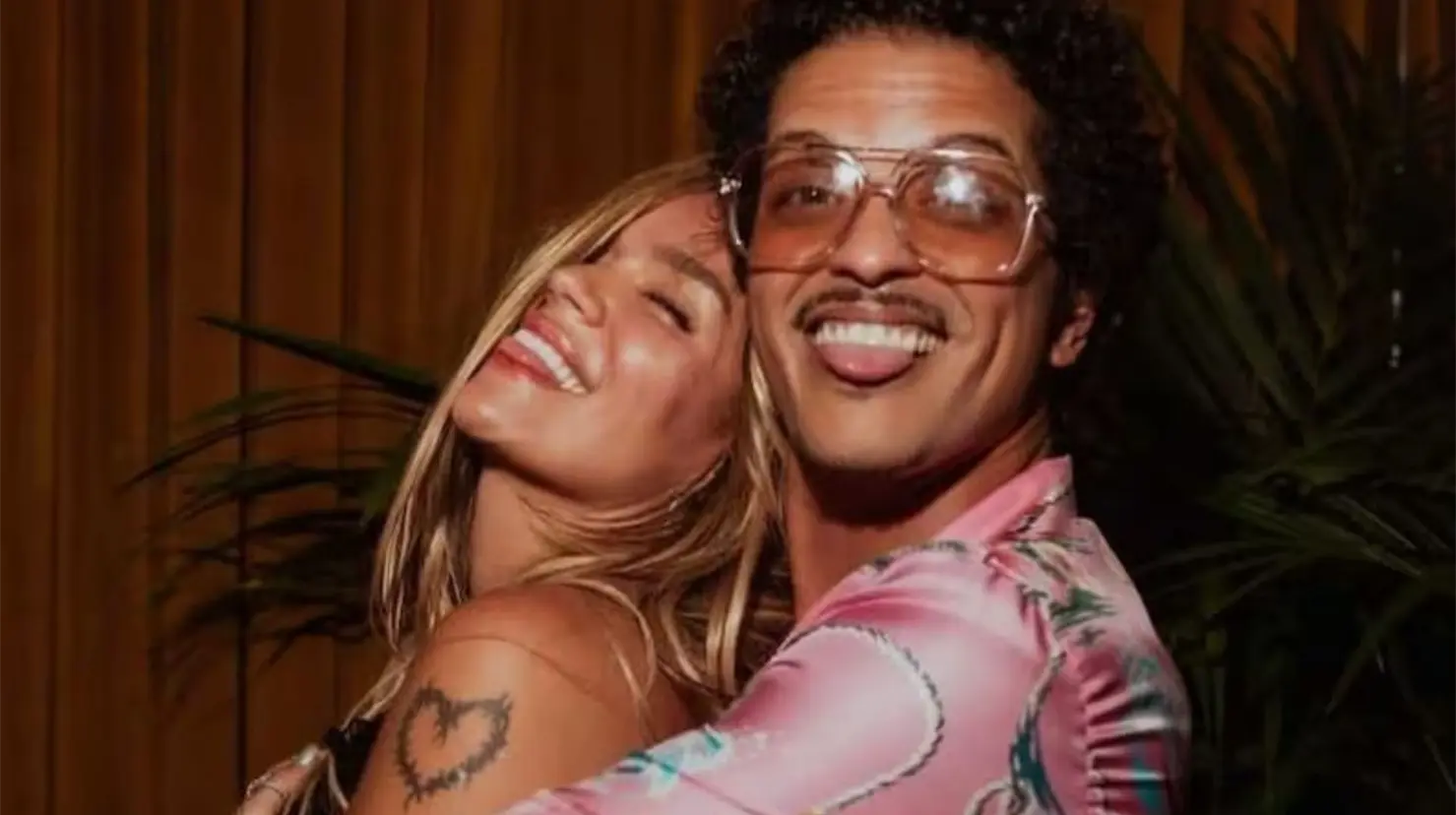 Bruno Mars y Karol G despiertan rumores de romance
