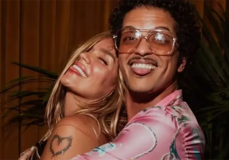 Bruno Mars y Karol G despiertan rumores de romance