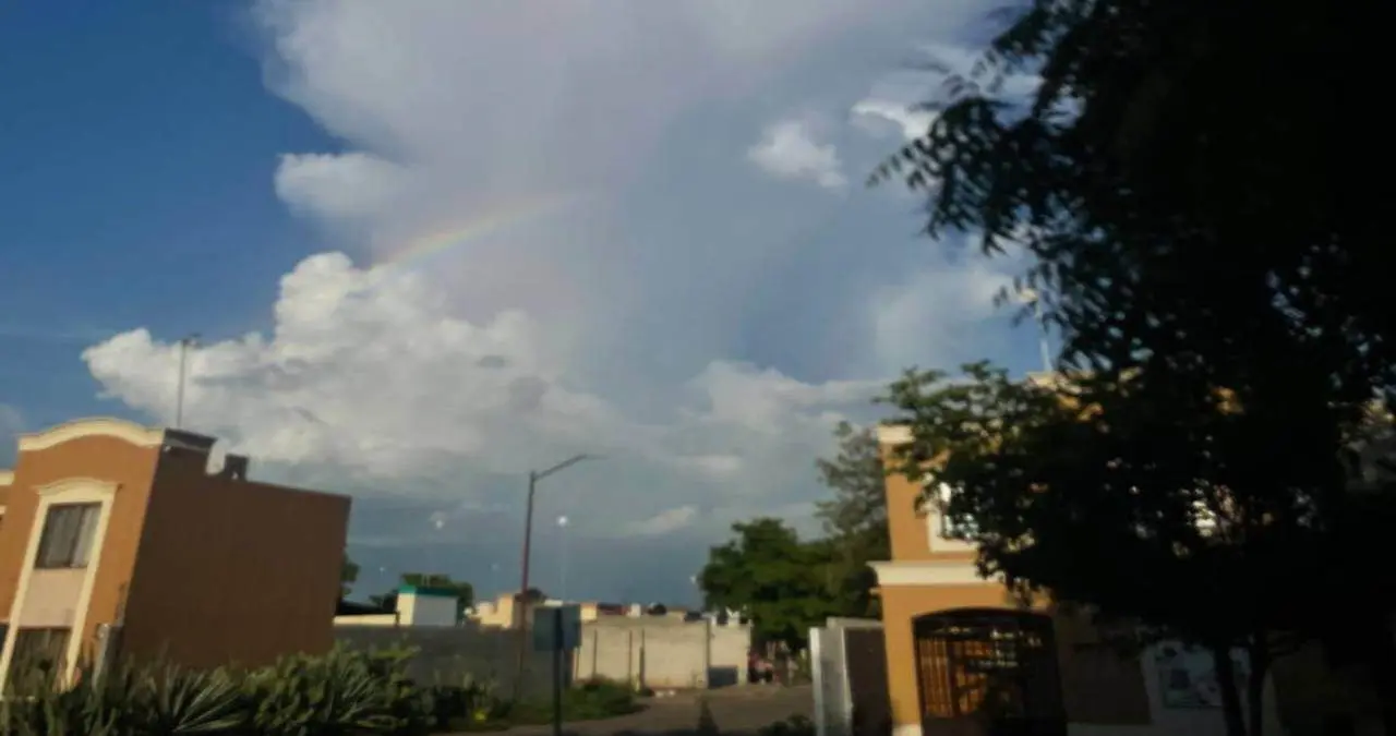 El monzón mexicano favorecerá este lunes lluvias fuertes a muy fuertes en Sonora, acompañadas de descargas eléctricas y rachas de viento, por lo que se recomienda tomar precauciones.