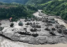 Nepal y China contabilizan casi mil muertos y miles de desaparecidos por riada