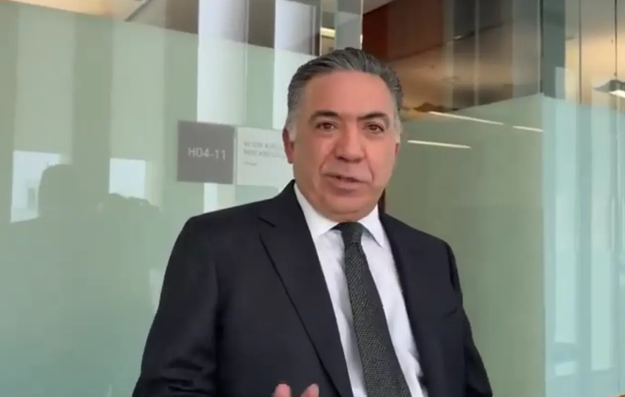 Enrique Inzunza reaparece en el Senado, niega acusaciones y marca distancia de Rocha Moya
