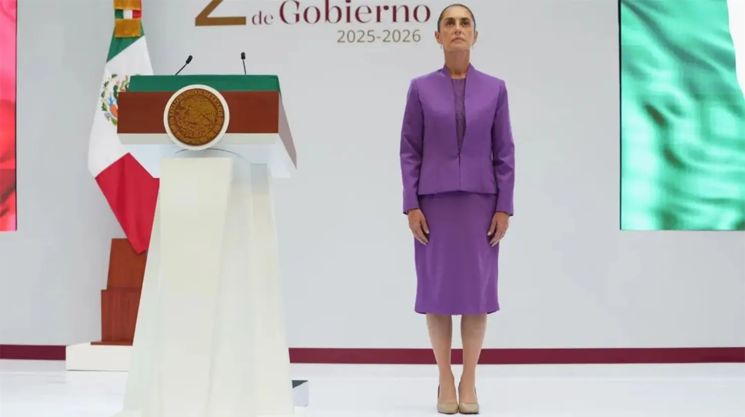 ¿Por qué Sheinbaum eligió vestir de lila en su segundo informe? Este es su simbolismo y quién diseñó su traje