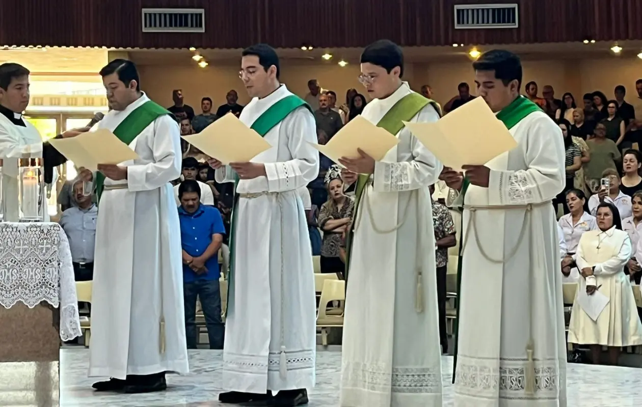 Futuros sacerdotes realizan profesión de fe antes de su ordenación