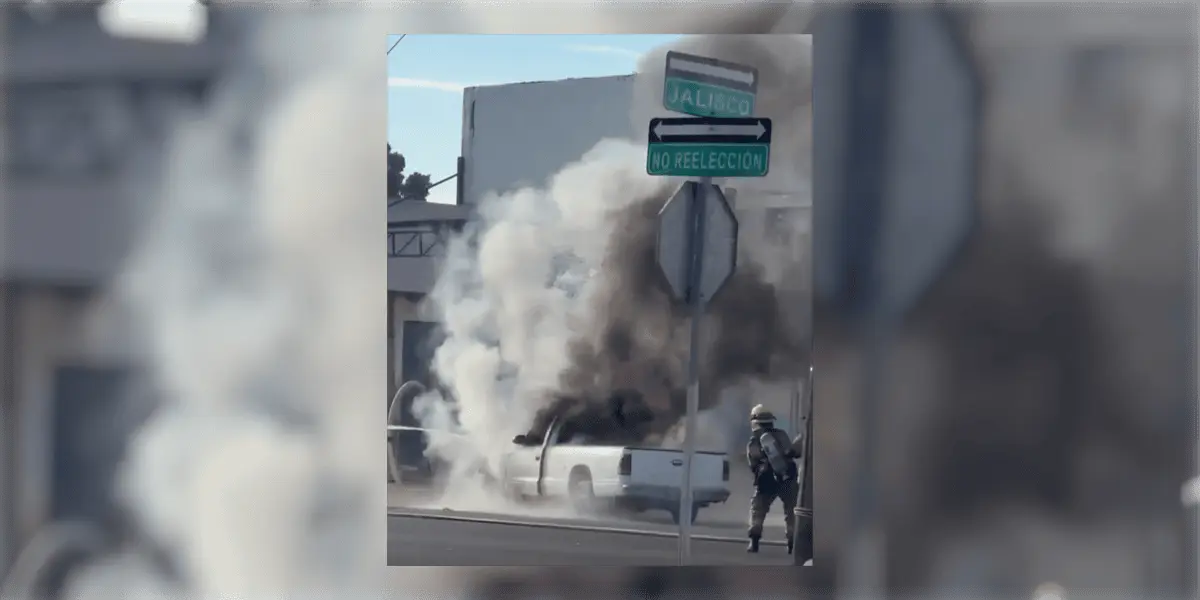 Se incendia camioneta en el Centro de Ciudad Obregón