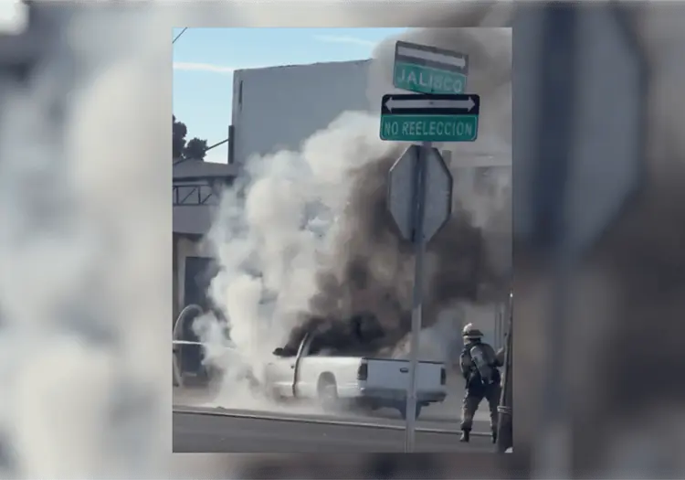 Se incendia camioneta en el Centro de Ciudad Obregón