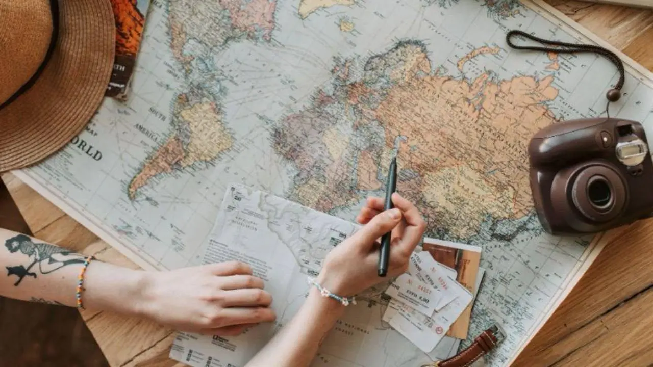 Planificar con anticipación permite organizar mejor el presupuesto, elegir el hospedaje ideal y disfrutar las vacaciones sin contratiempos. Foto: Pexels.