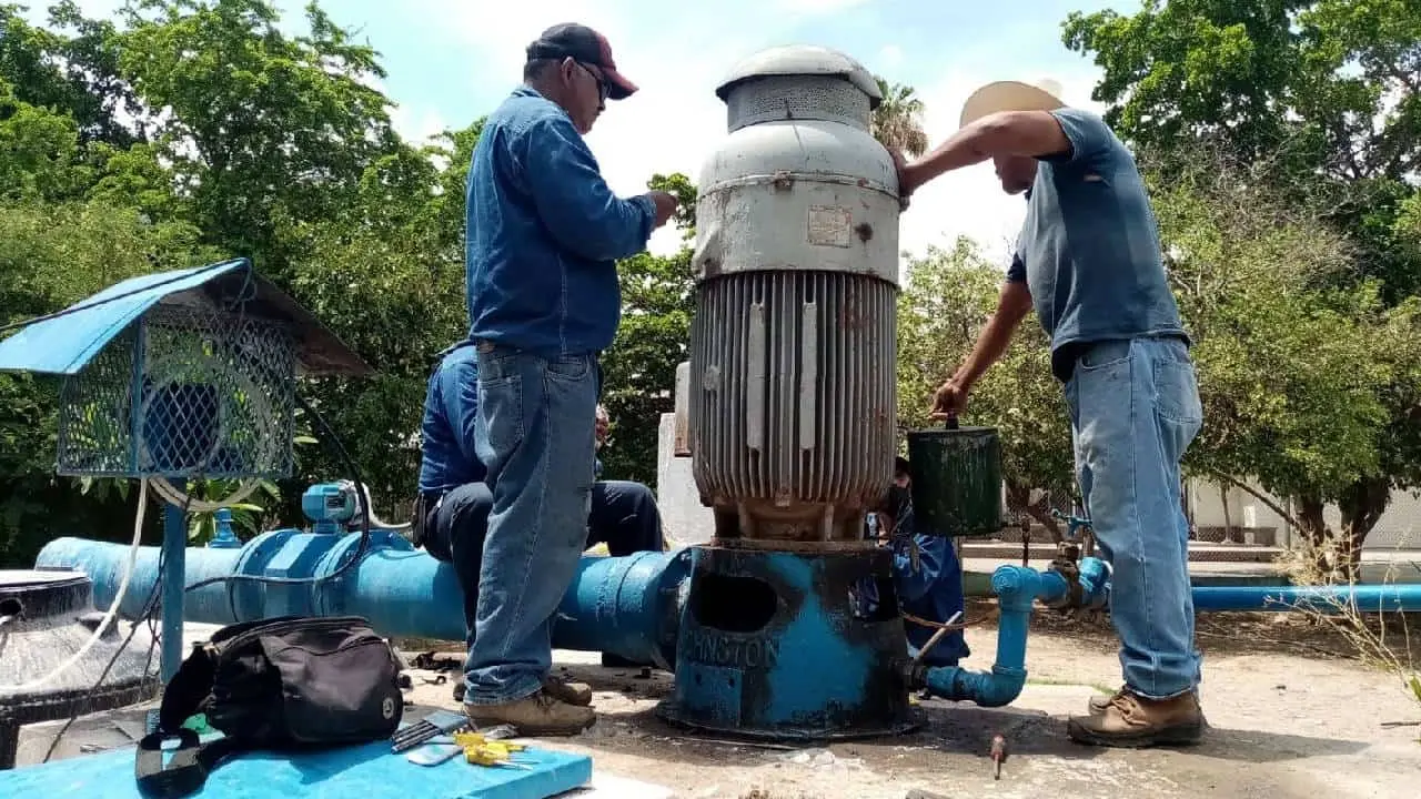 Usuarios de distintos sectores podrían enfrentar baja presión o suspensión temporal del servicio de agua mientras se realizan trabajos para restablecer la infraestructura. Foto: Édgar Coronado.