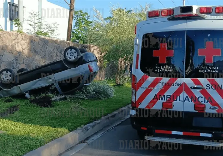 Vuelca vehículo en la Zona Norte