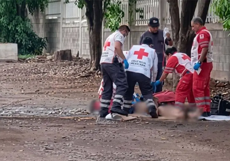 Fue a recoger a su hija a la escuela y murió electrocutada en Culiacán