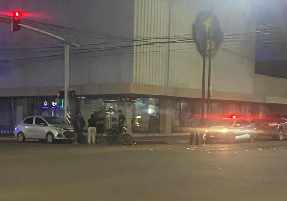 Motociclista sale herido al chocar en la No Reelección