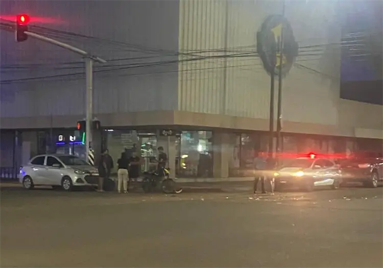 Motociclista sale herido al chocar en la No Reelección