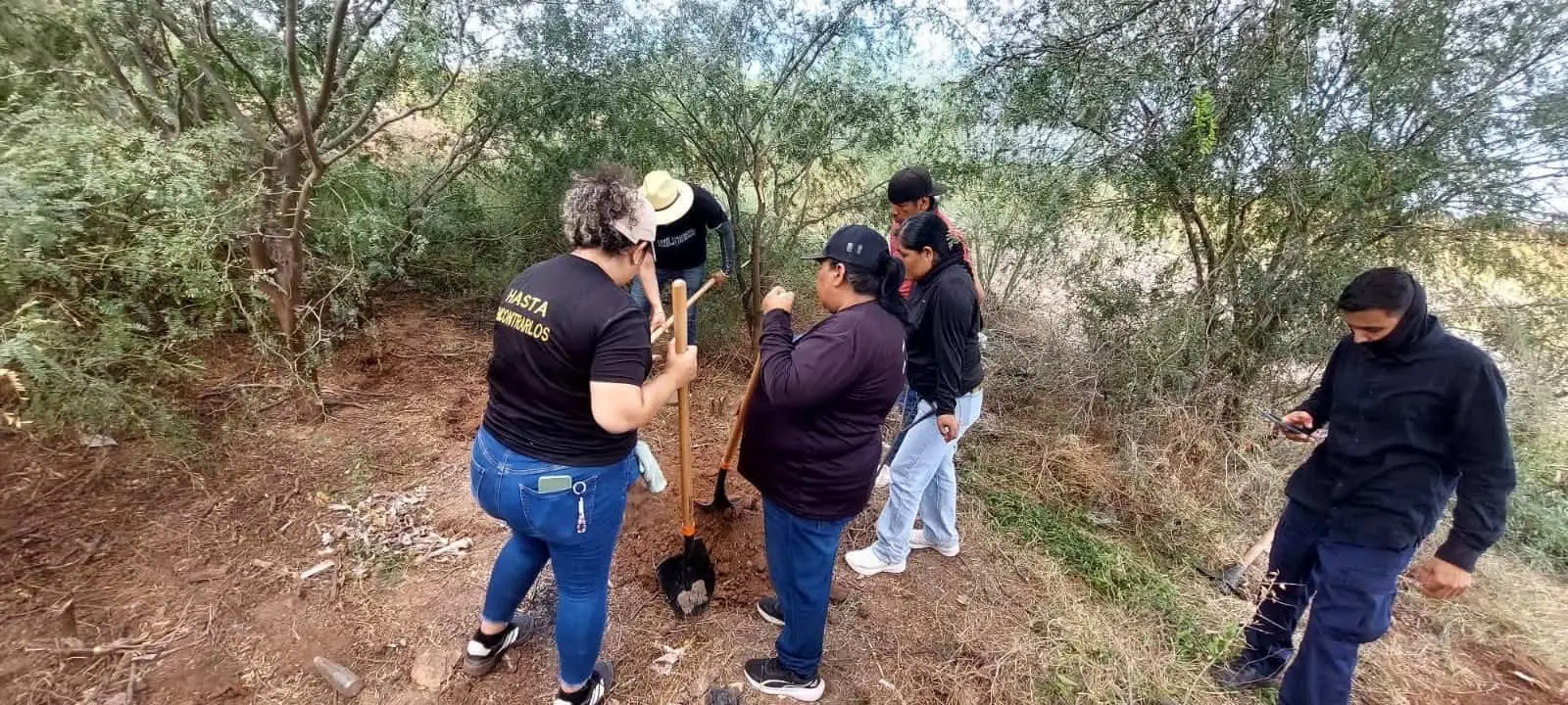 Ni el calor detiene a las integrantes del colectivo Buscadoras Huatabampo Sonora.