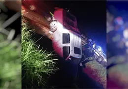 Cae camioneta a dren en el Valle del Yaqui Cae camioneta a dren en el Valle del Yaqui