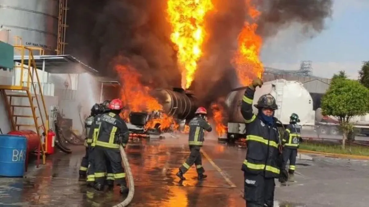 El fuego se registró en contenedores de diésel dentro de una empresa de la zona industrial FUENTES: REDES SOCIALES