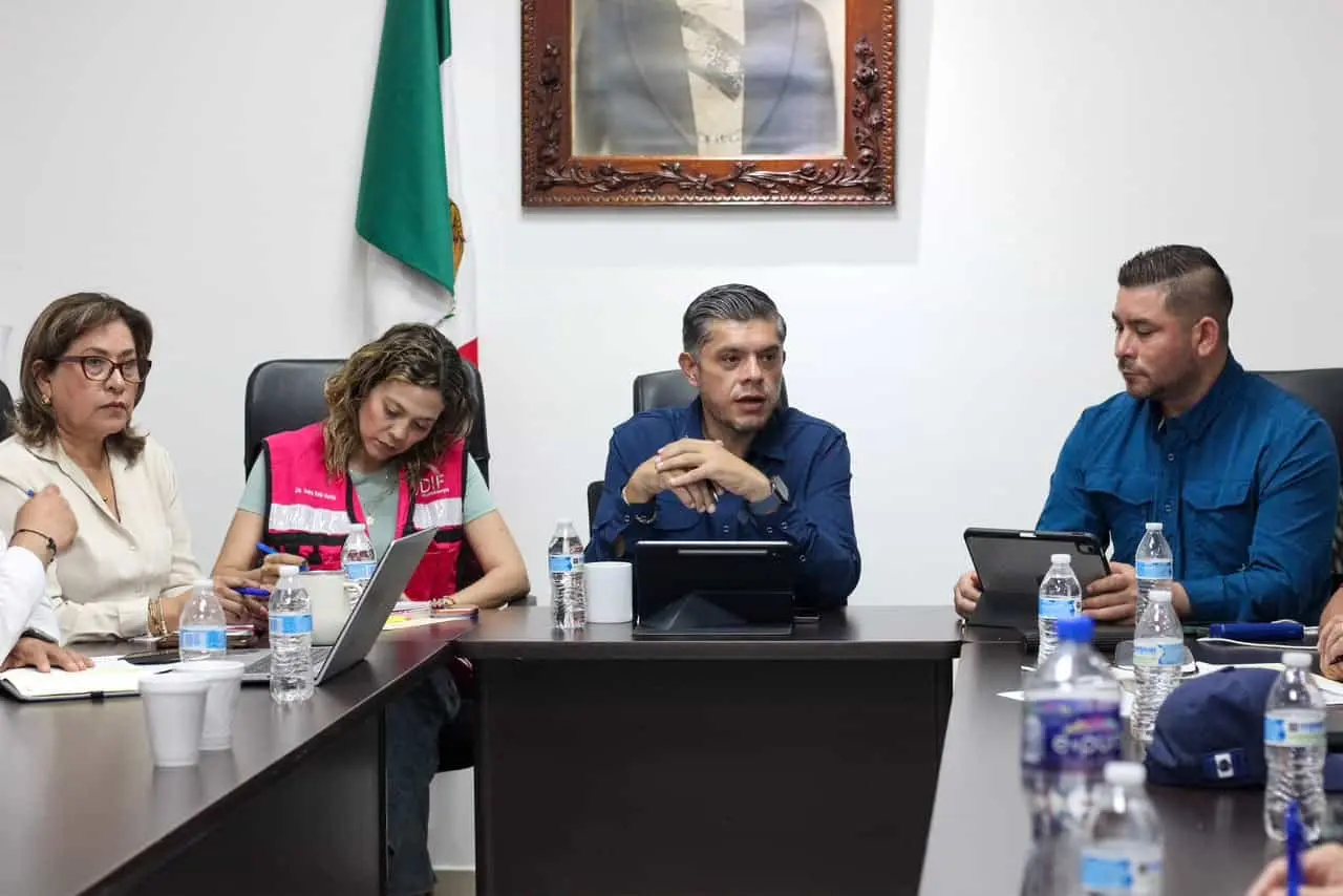 El presidente municipal, Alberto Vázquez Valencia, durante la reunión de prevención. Foto: Cortesía.