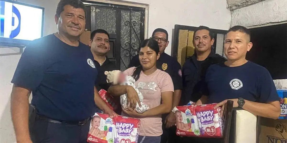 El recién nacido descansa en casa después de una emergencia que movilizó a equipos de auxilio y dejó una historia que sus vecinos ya recuerdan. (Créditos: redes sociales)