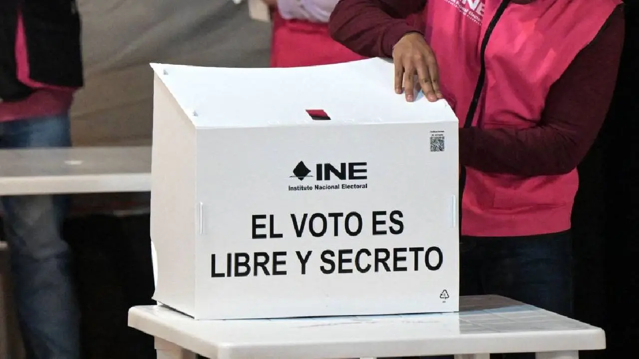 FOTO: ARCHIVOEl registro también reportó dos personas no binarias, una en el grupo de 30 a 39 años y otra en el de 55 a 64 años, sin cambios entre ambos meses